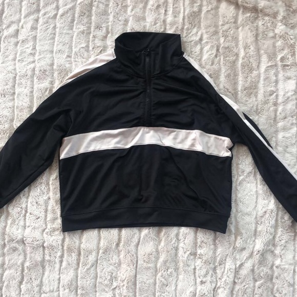 Black and white zip up crop top - Picture 4 of 4